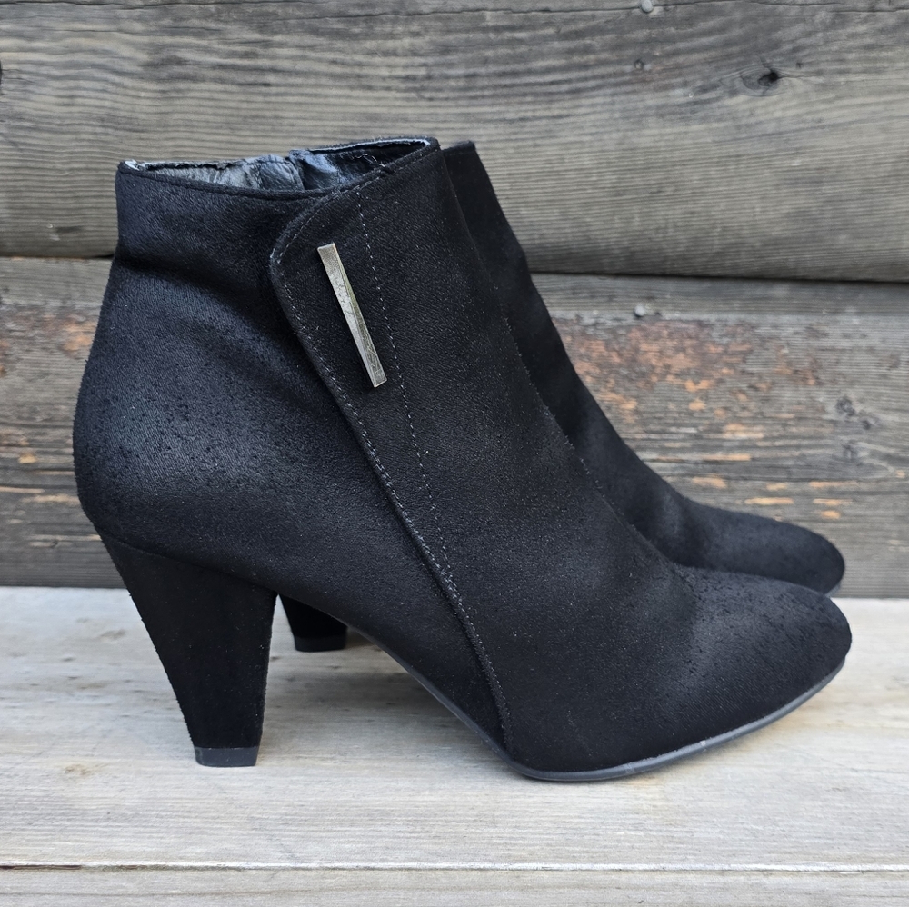 CL By Laundry Not Sorry Modern Minimalist Block Heel Comfort Bootie 9M - Picture 2 of 15